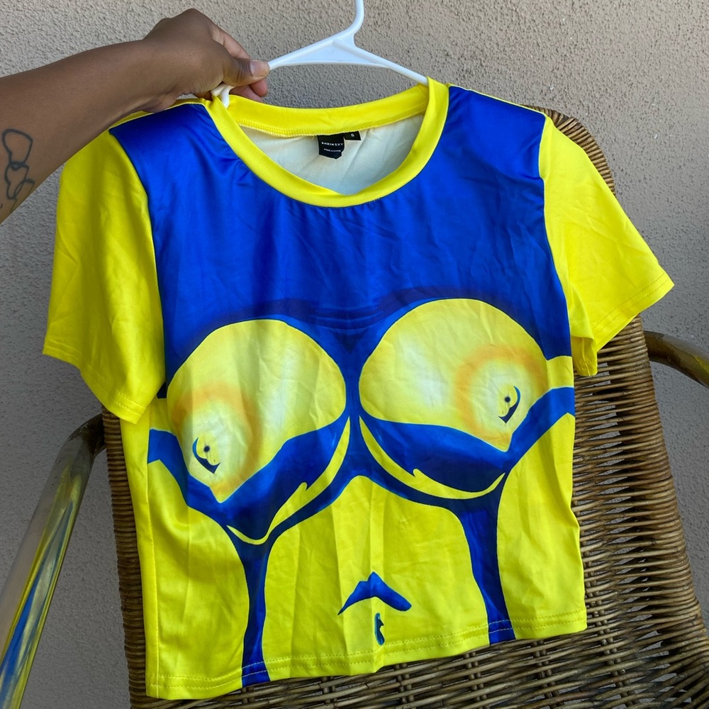 SHEIN Sky Graphic Print Crop Tee